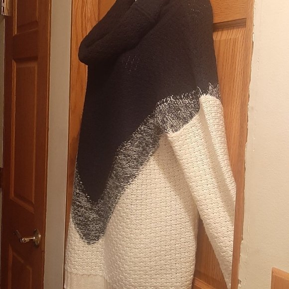 Long knit sweater - Picture 2 of 6